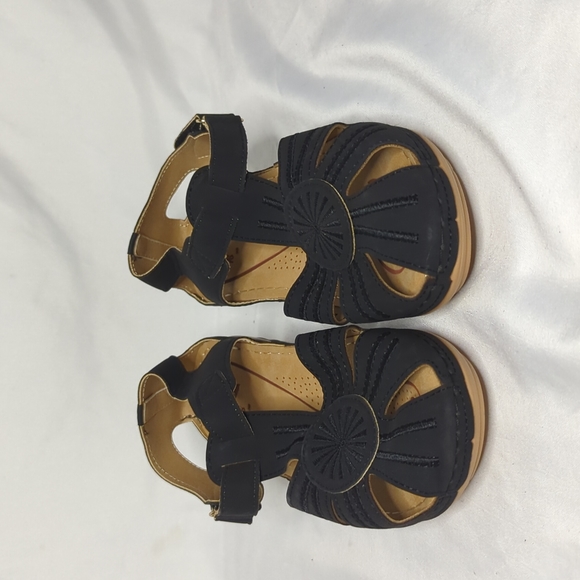 Black Lightweight Sandal - Picture 6 of 12